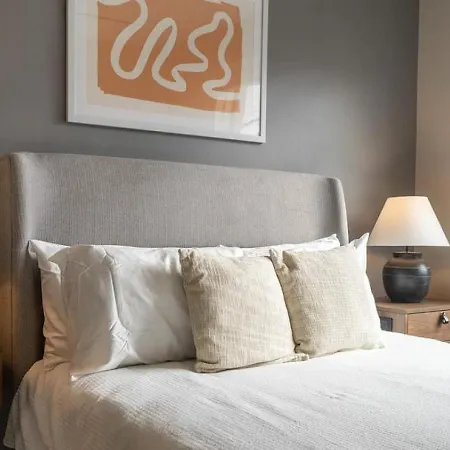 Landing Modern With Amazing Amenities Apartment *