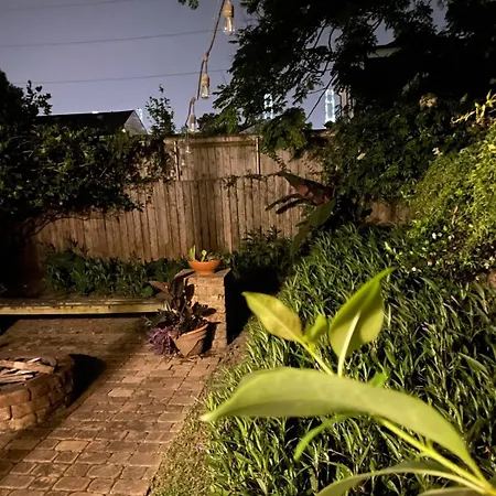 East Riverside- Great Location-quiet & Apartment