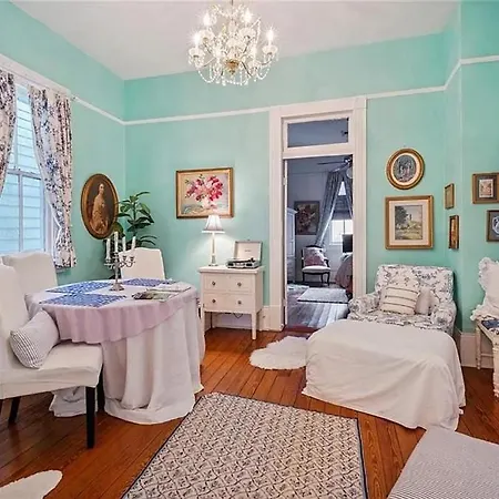 3 Or4br 2a, Gorgeous, Fq, Streetcar, Courtyard Sleeps 8 Apartment *