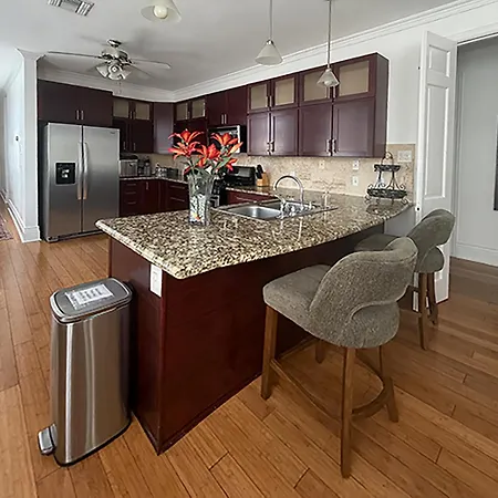 Apartment Spacious Napoleon Ave