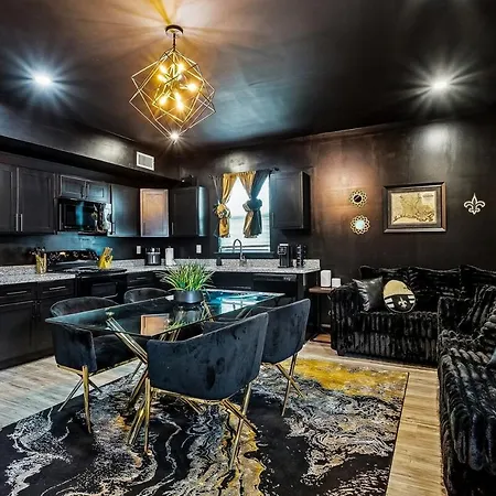 The Saints House, Luxury 10br Saints Oasis Apartment *