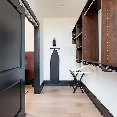 Prime Downtown 2bd Private Terrace Hotel