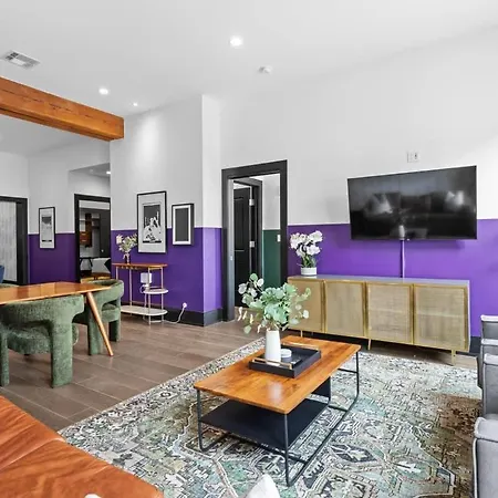 Prime Location Gym Gameroom Rooftop Pool Hotel *