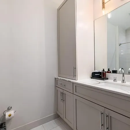 Prime Downtown 2bd Private Terrace Hotel