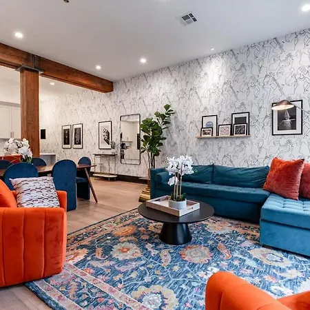 Prime Location Downtown Hotel *