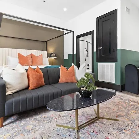 Downtown Historic Charm With Modern Luxuries Hotel *