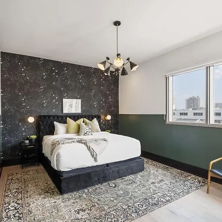 Downtown Corner Penthouse W Private Terrace New Orleans