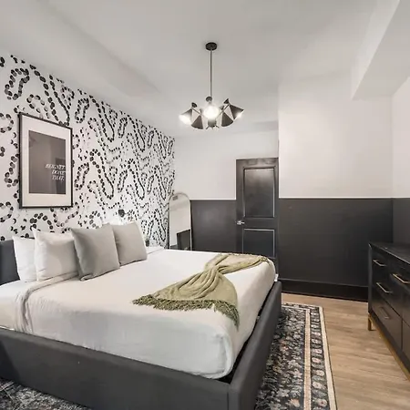 Hotel Downtown Penthouse W Private Terrace New Orleans