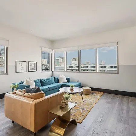Corner Penthouse W Private Balcony