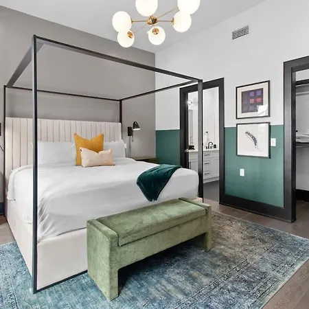 2br 2ba Downtown Rooftop Pool Hotel *