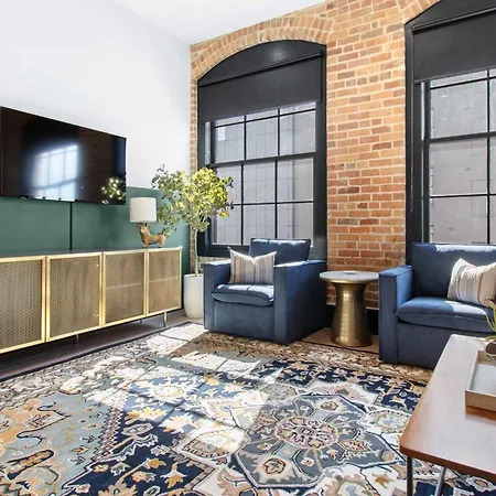 Stylish W Rooftop Amenities Downtown Hotel *