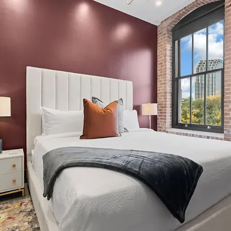 Prime Downtown Location Heated Pool Gym * New Orleans