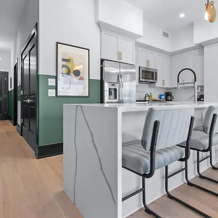 Stylish W Rooftop Amenities Downtown