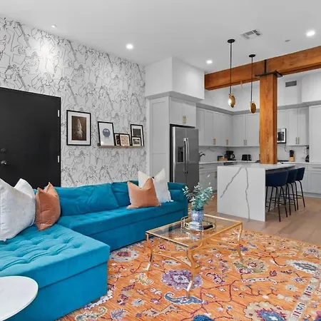 Downtown 2br Sleeps 6 Heated Pool Hotel *