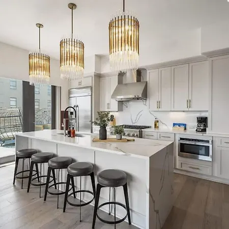 Downtown Corner Penthouse W Private Terrace Hotel *