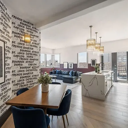 Downtown Corner Penthouse W Private Terrace * New Orleans