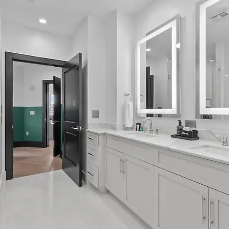 Downtown Corner Penthouse W Private Terrace Hotel
