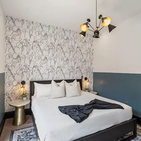 Downtown Corner Penthouse W Private Terrace *