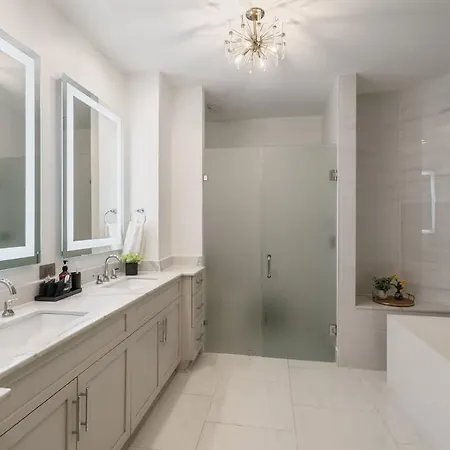 Downtown Corner Penthouse W Private Terrace *