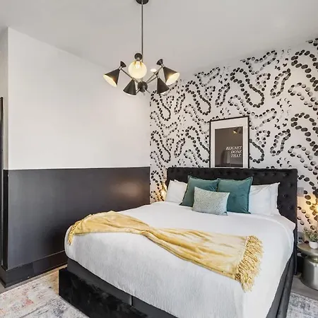 Corner Penthouse W Private Balcony *