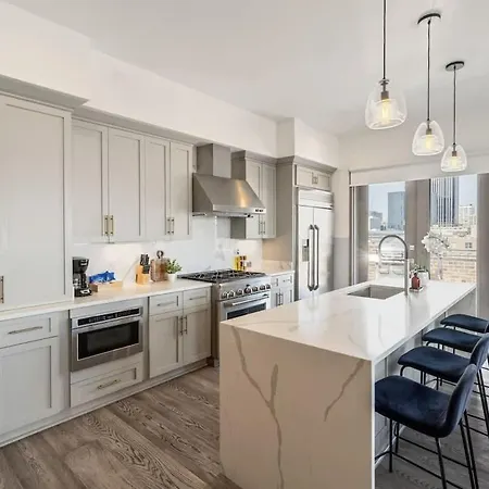 Corner Penthouse W Private Balcony * New Orleans