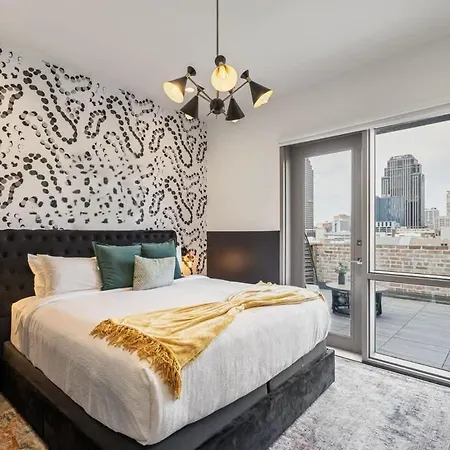 Corner Penthouse W Private Balcony *