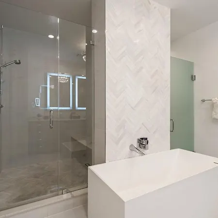 Corner Penthouse W Private Balcony