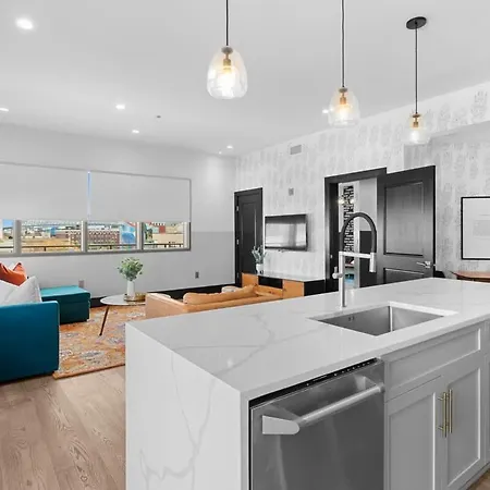 Hotel Corner Penthouse W Private Balcony *