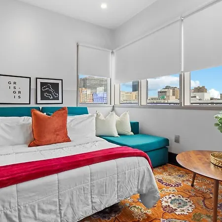 Corner Penthouse W Private Balcony *