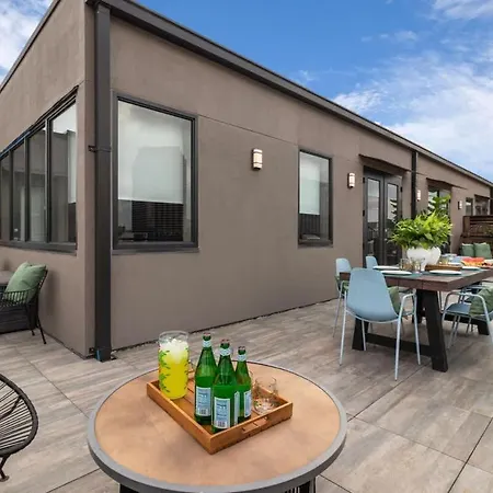 Hotel Corner Penthouse W Private Balcony