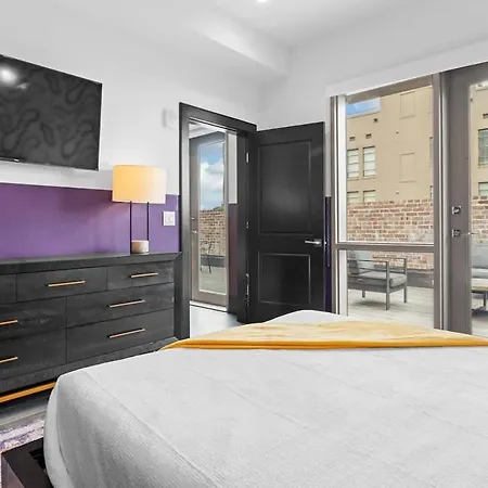 Downtown 3br Penthouse With Private Terrace