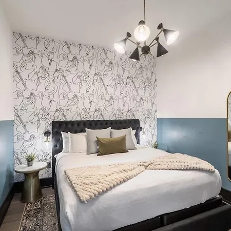 Downtown 3br Penthouse With Private Terrace