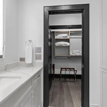Hotel Downtown 3br Penthouse With Private Terrace *