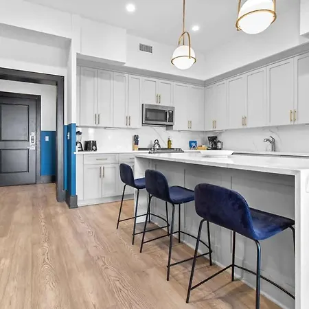Hotel Huge 4bd 4ba 2 Living Downtown