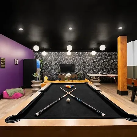 2br 2ba Rooftop Pool Gym Gameroom New Orleans