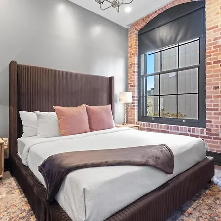Lux 4bd 4ba Walk To Dome&french Quarter Hotel *