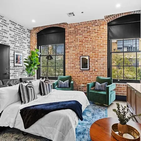 Downtown 2bd 2ba Heated Rooftop Gym Pool *
