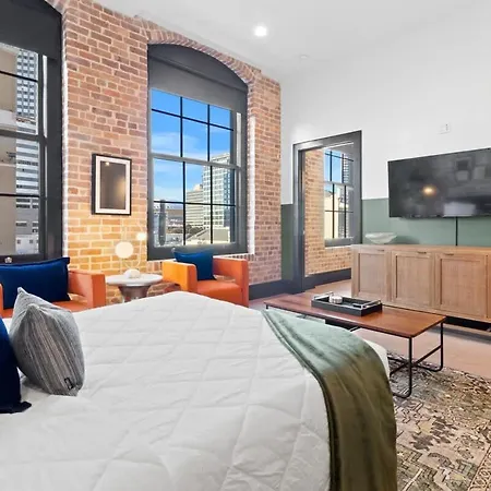 2br 2ba Rooftop Pool Gym Gameroom * New Orleans