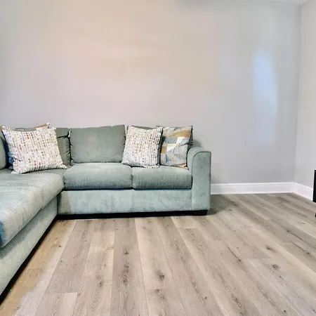 Holiday home Modern 4br Easy Access To Attractions *