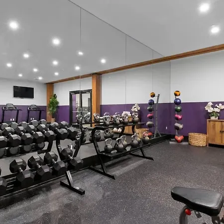 Hotel 2br 2ba Rooftop Pool Gym Gameroom *