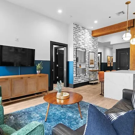 Downtown 2bd 2ba Heated Rooftop Gym Pool