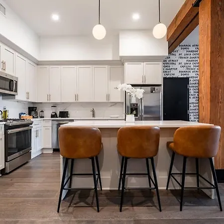 Luxe 4bd 4ba With 2 Queen Sleeper Sofas *