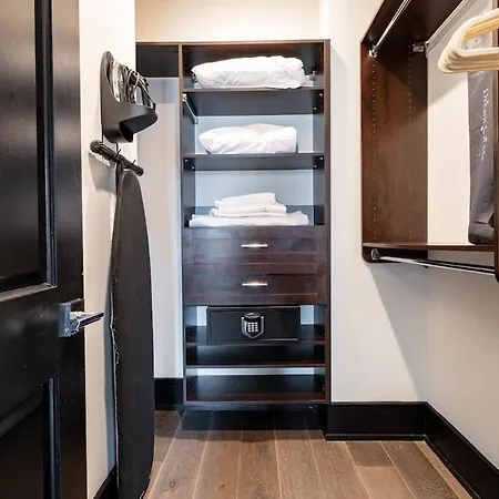 Spacious Downtown Sleeper Sofa Hotel