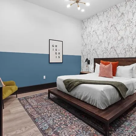 Downtown 4bd 4ba 2 Living And Kitchens *