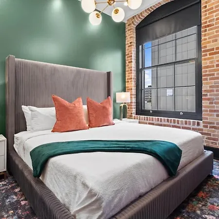 Hotel Double The Space Xl 2 Living Kitchens New Orleans