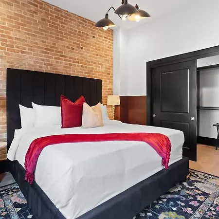 2br 2ba Rooftop Pool Gym Gameroom *