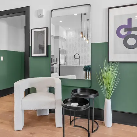 Rare Find 2br 2ba Steps From Superdome Hotel *