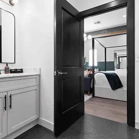 Downtown Historic Charm With Modern Luxuries Hotel *