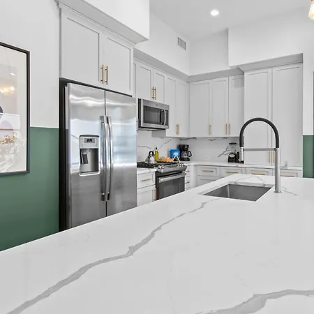 Stylish W Rooftop Amenities Downtown Hotel New Orleans