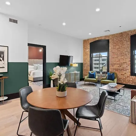 Luxury 2 Bedroom Downtown Hotel